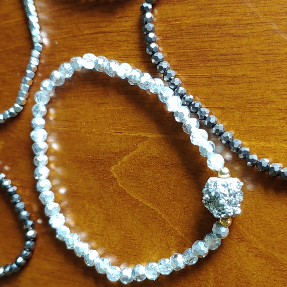 Set of 5 Neiman Marcus stretch bracelets NWOT - Picture 3 of 4